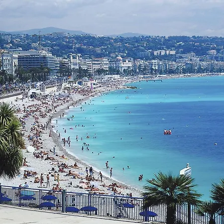 Daire Modern Apartment In Nice With Private Terrace